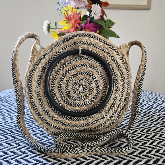 Circus by Sam Edelman Natural Jute Circle Crossbody Purse w/ Black Wood Handles - Picture 1 of 12